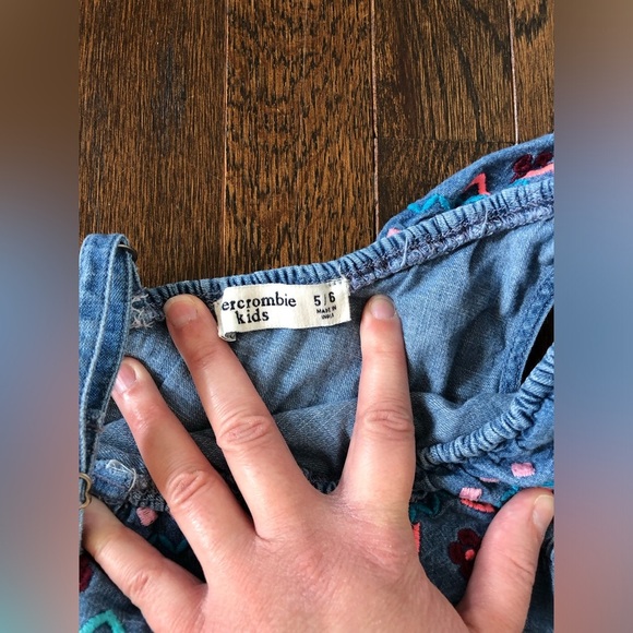 abercrombie kids Girls 5-6Y Denim One Shouldered Romper w/Pockets & Embroidery - Picture 4 of 11